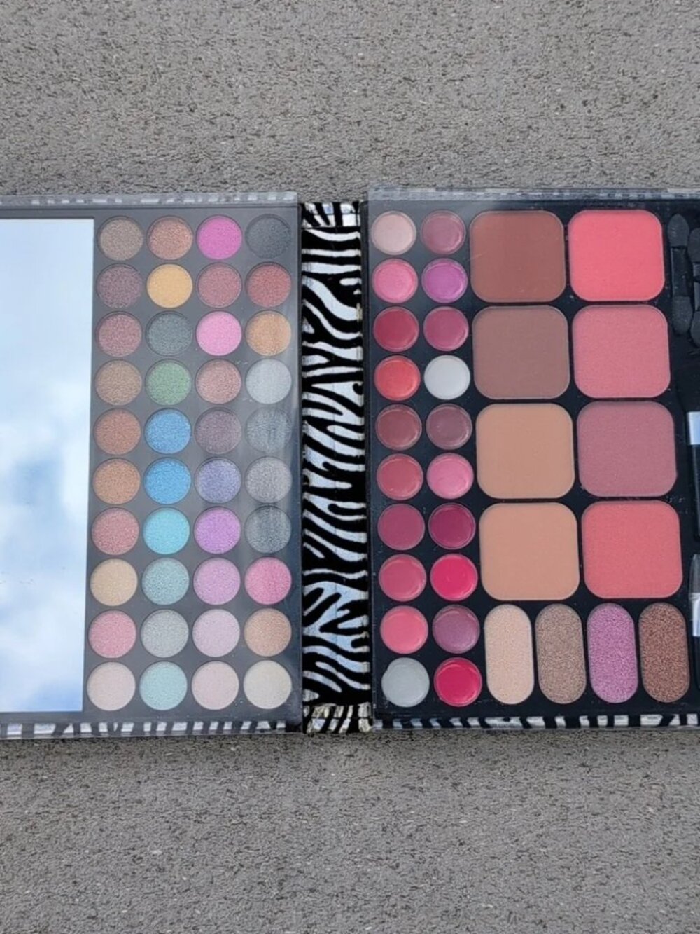 NWT Profusion Cosmetics Trendsetter Colorbook Makeup Palette - Multicolor